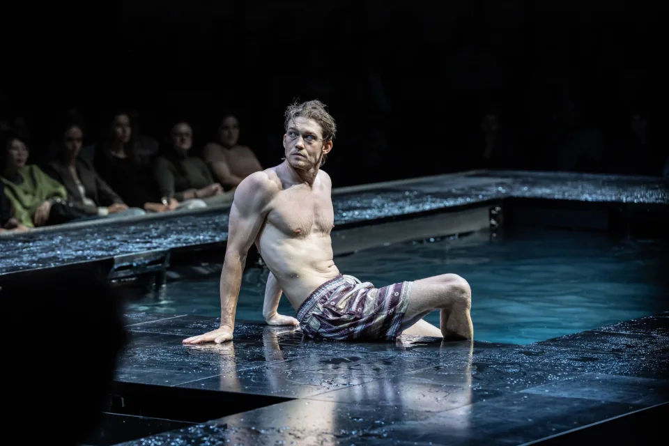 Production Photos by Johan Persson