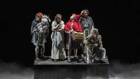 Production Photos by Johan Persson