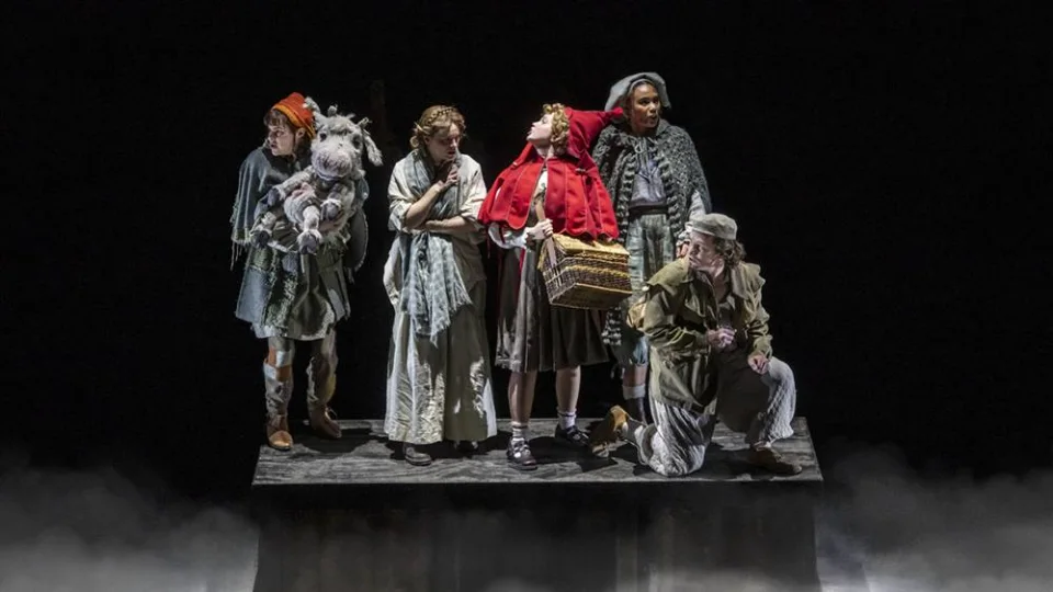 Production Photos by Johan Persson