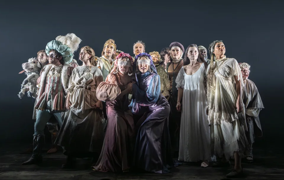 Production Photos by Johan Persson