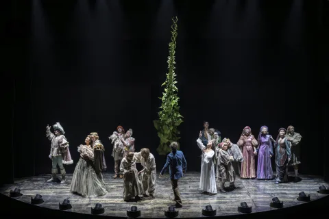 New Cast Production Photos by Johan Persson
