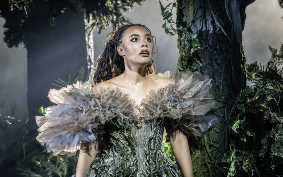 Production Photos by Johan Persson