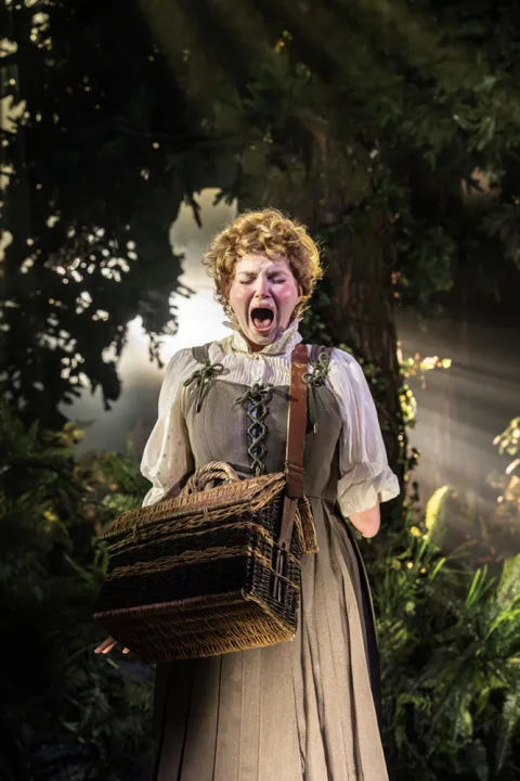 Production Photos by Johan Persson