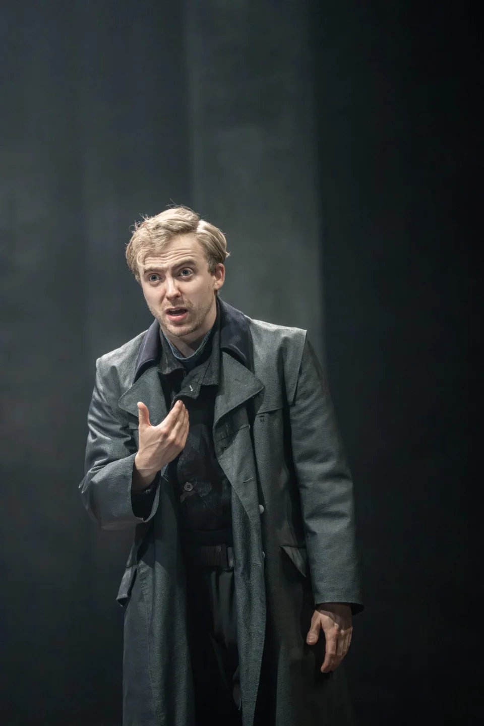 1470 James Chetwood Oswald in King Lear. Photo by Johan Persson