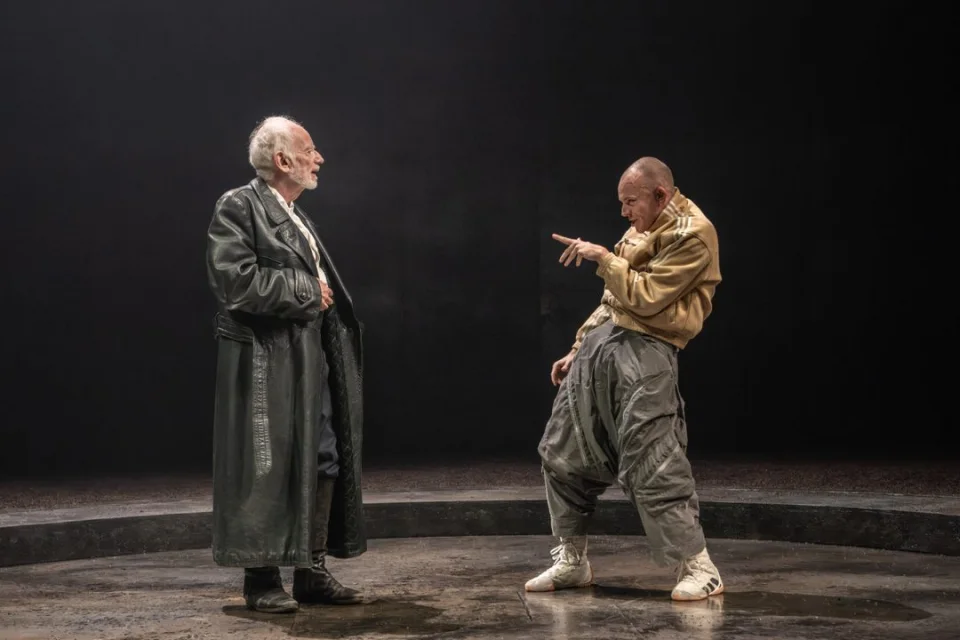 940 Ian McDiarmid King Lear and Max Revell Fool in King Lear. Photo by Johan Persson