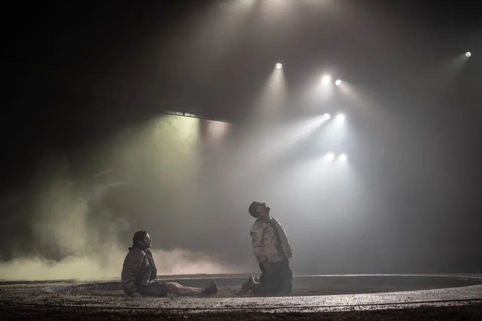 5290 Harry Redding Edgar and David Birrell Gloucester in King Lear. Photo by Johan Persson