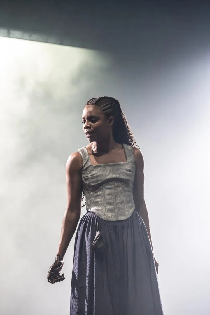 4303 Justina Kehinde Regan and members of the company in King Lear. Photo by Johan Persson