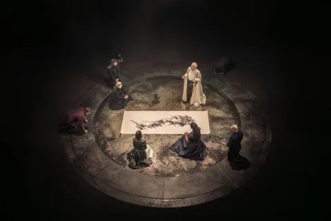 105 Members of the company in King Lear. Photo by Johan Persson