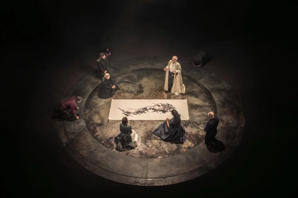 105 Members of the company in King Lear. Photo by Johan Persson