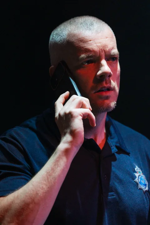 Russell-Tovey-in-THE-GUILTY-Donmar-Warehouse-2026-Photo-by-Helen-Murray-2